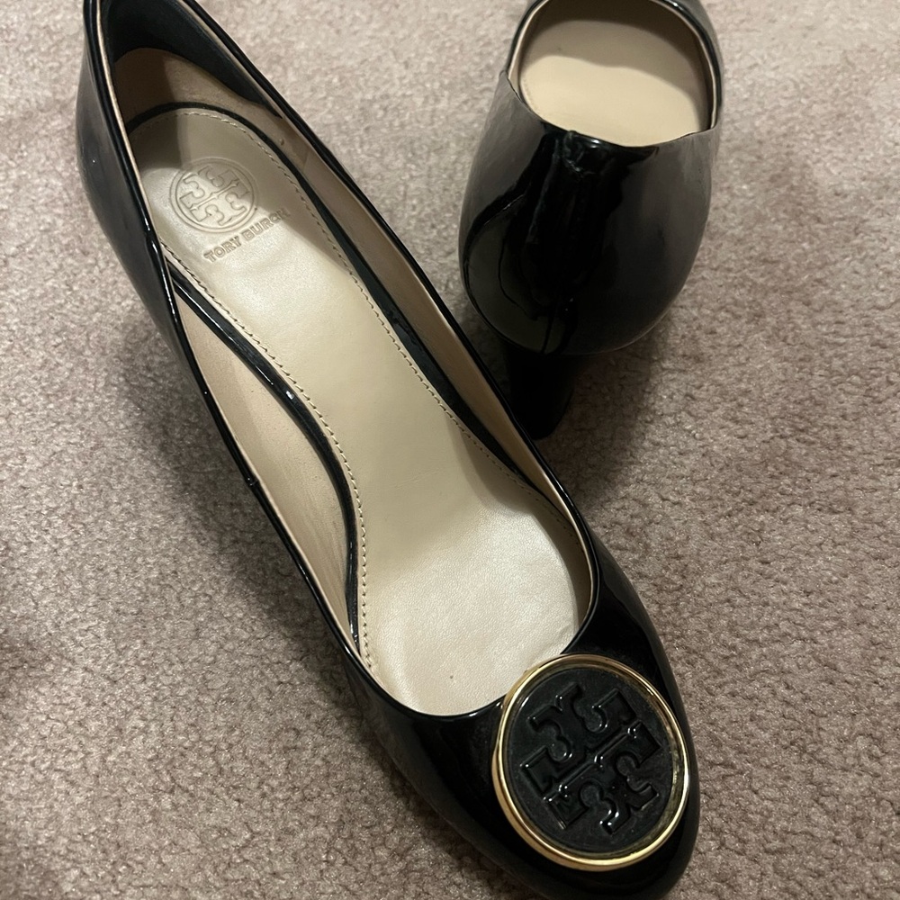 Tory Burch Black and Gold Flats